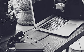 美洲杯罗马的禁区肋部早有铺垫，关键在禁区里手球没吹：一句话把气氛点燃